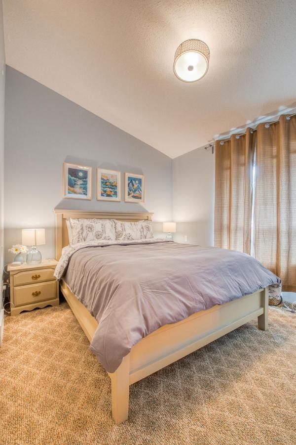 קאנמור Beautiful Newly Reno 2Bdm 2 Bth Sleep Up To 6 Adults & Kids Mountain View Townhouse Suite מראה חיצוני תמונה