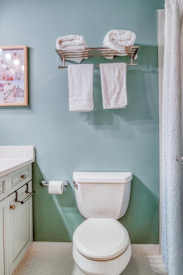 קאנמור Beautiful Newly Reno 2Bdm 2 Bth Sleep Up To 6 Adults & Kids Mountain View Townhouse Suite מראה חיצוני תמונה