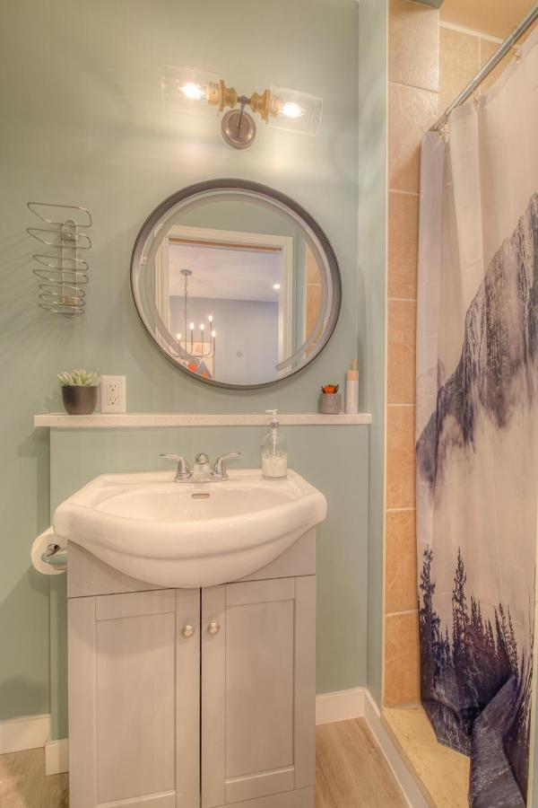 קאנמור Beautiful Newly Reno 2Bdm 2 Bth Sleep Up To 6 Adults & Kids Mountain View Townhouse Suite מראה חיצוני תמונה