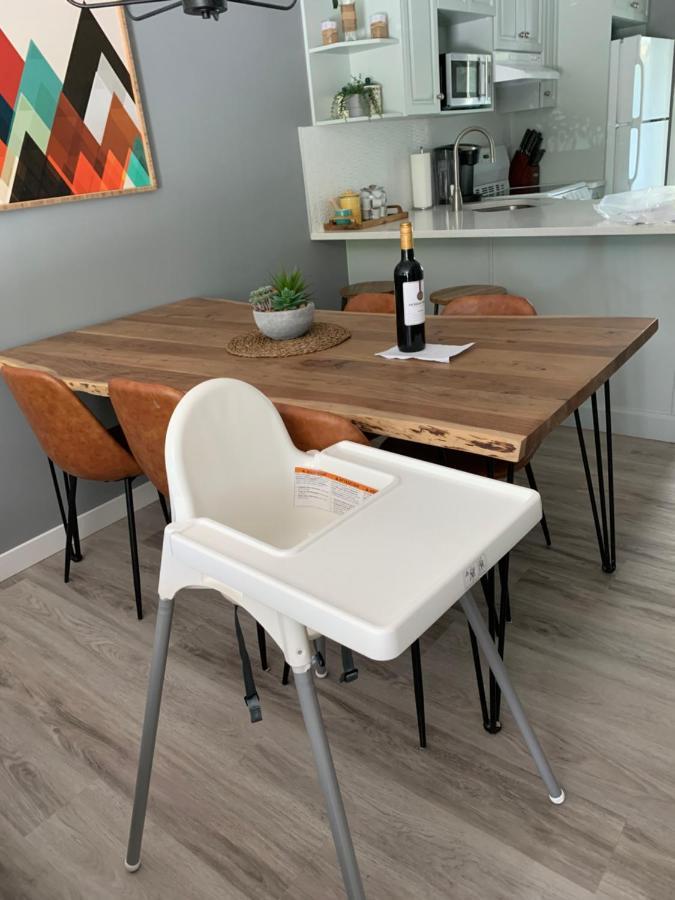 קאנמור Beautiful Newly Reno 2Bdm 2 Bth Sleep Up To 6 Adults & Kids Mountain View Townhouse Suite מראה חיצוני תמונה