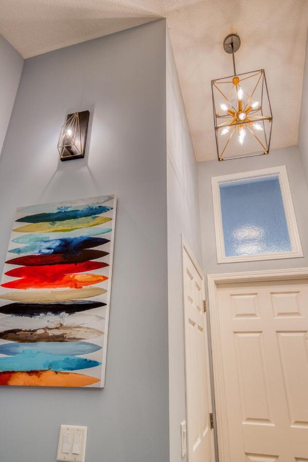 קאנמור Beautiful Newly Reno 2Bdm 2 Bth Sleep Up To 6 Adults & Kids Mountain View Townhouse Suite מראה חיצוני תמונה