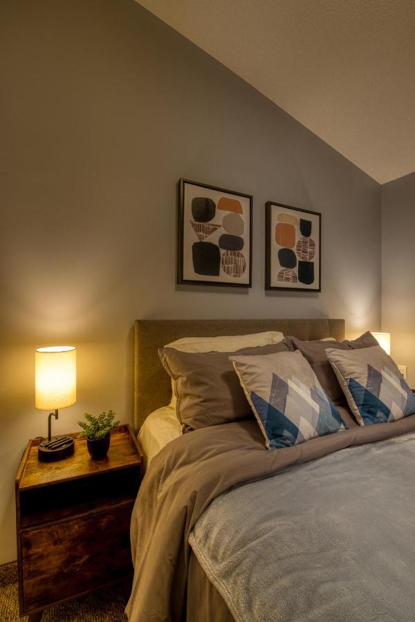 קאנמור Beautiful Newly Reno 2Bdm 2 Bth Sleep Up To 6 Adults & Kids Mountain View Townhouse Suite מראה חיצוני תמונה