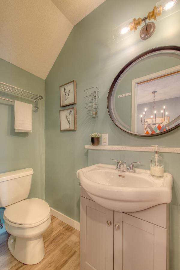 קאנמור Beautiful Newly Reno 2Bdm 2 Bth Sleep Up To 6 Adults & Kids Mountain View Townhouse Suite מראה חיצוני תמונה