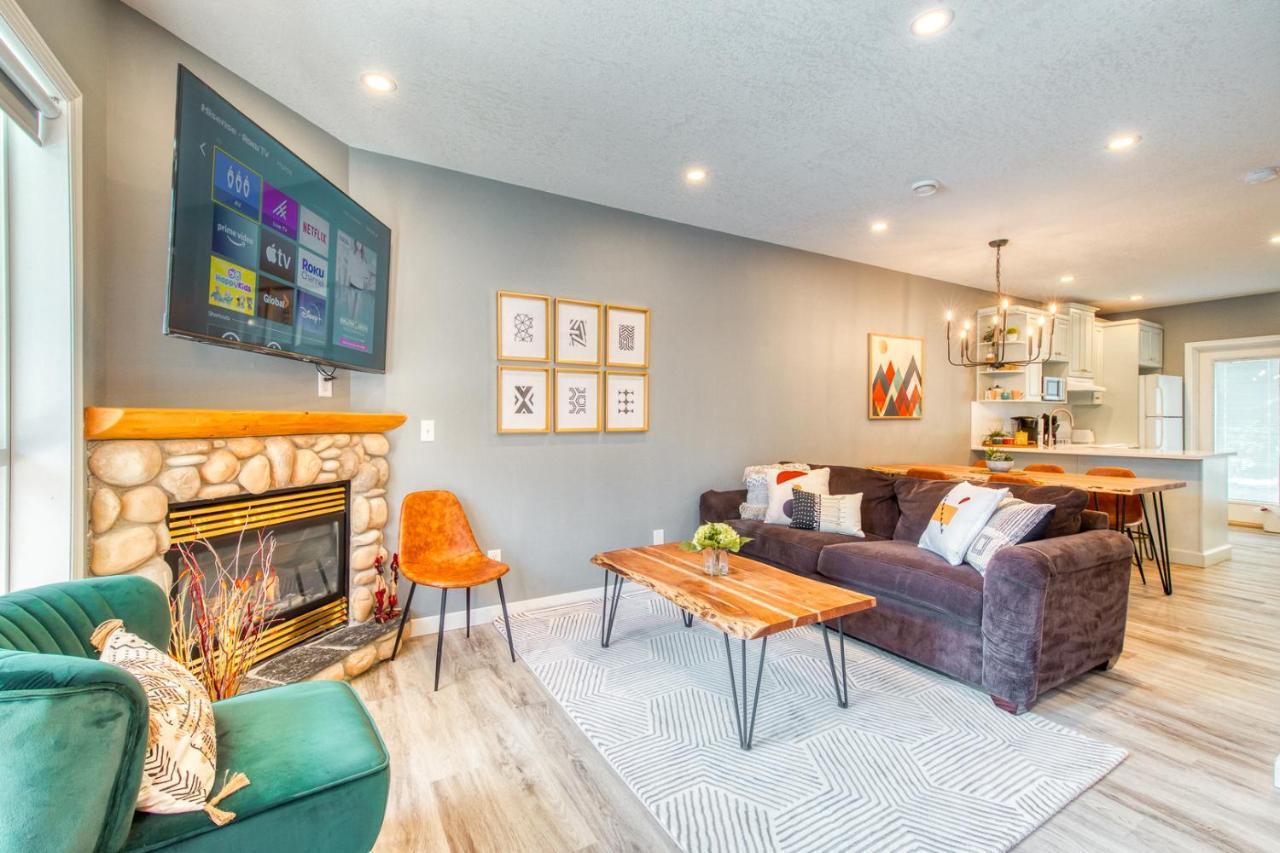 קאנמור Beautiful Newly Reno 2Bdm 2 Bth Sleep Up To 6 Adults & Kids Mountain View Townhouse Suite מראה חיצוני תמונה