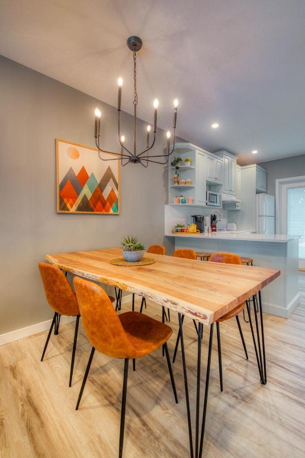 קאנמור Beautiful Newly Reno 2Bdm 2 Bth Sleep Up To 6 Adults & Kids Mountain View Townhouse Suite מראה חיצוני תמונה